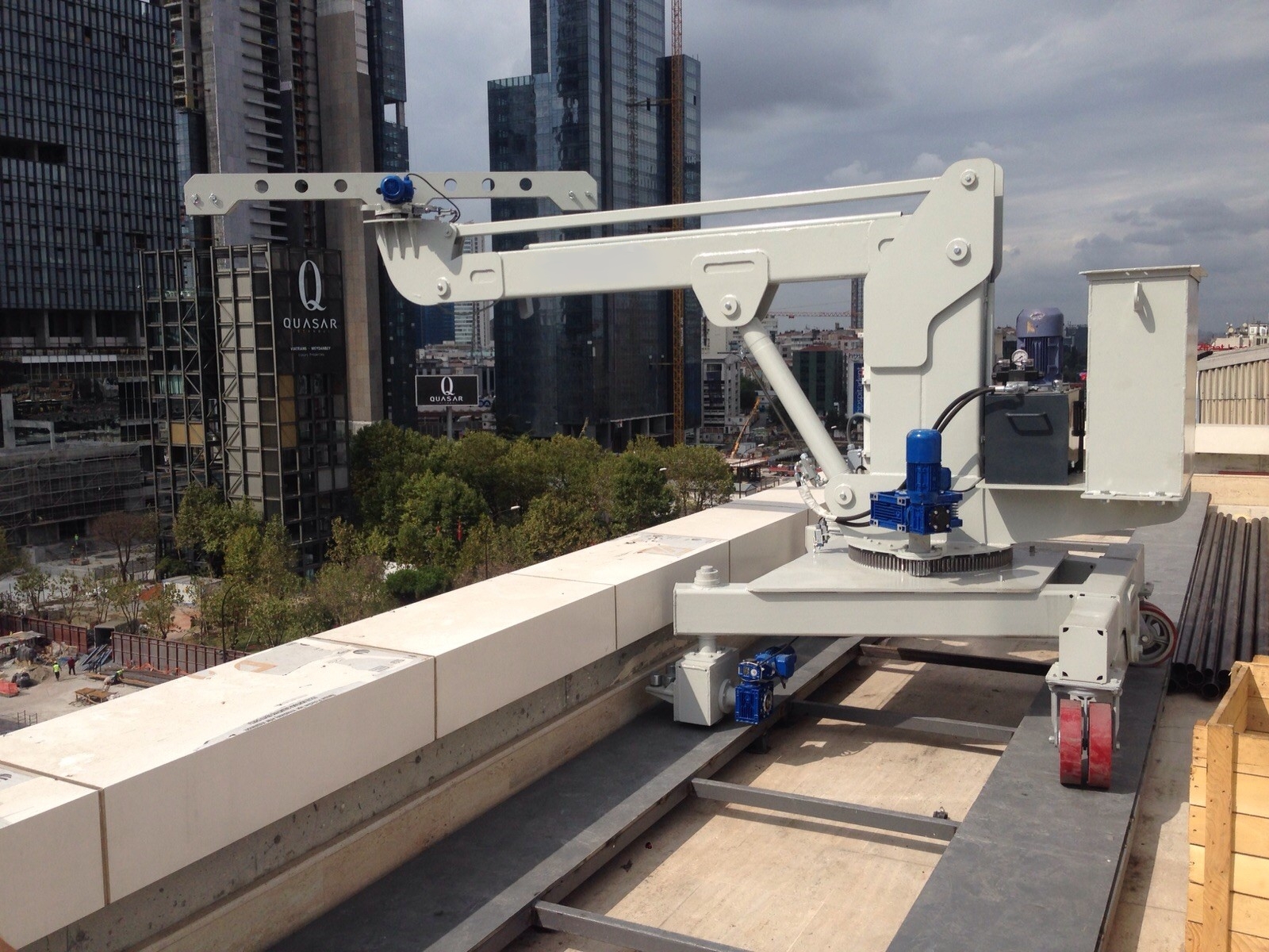 TM-40 Tek Bomlu Raylı Cephe Temizlik Sistemi